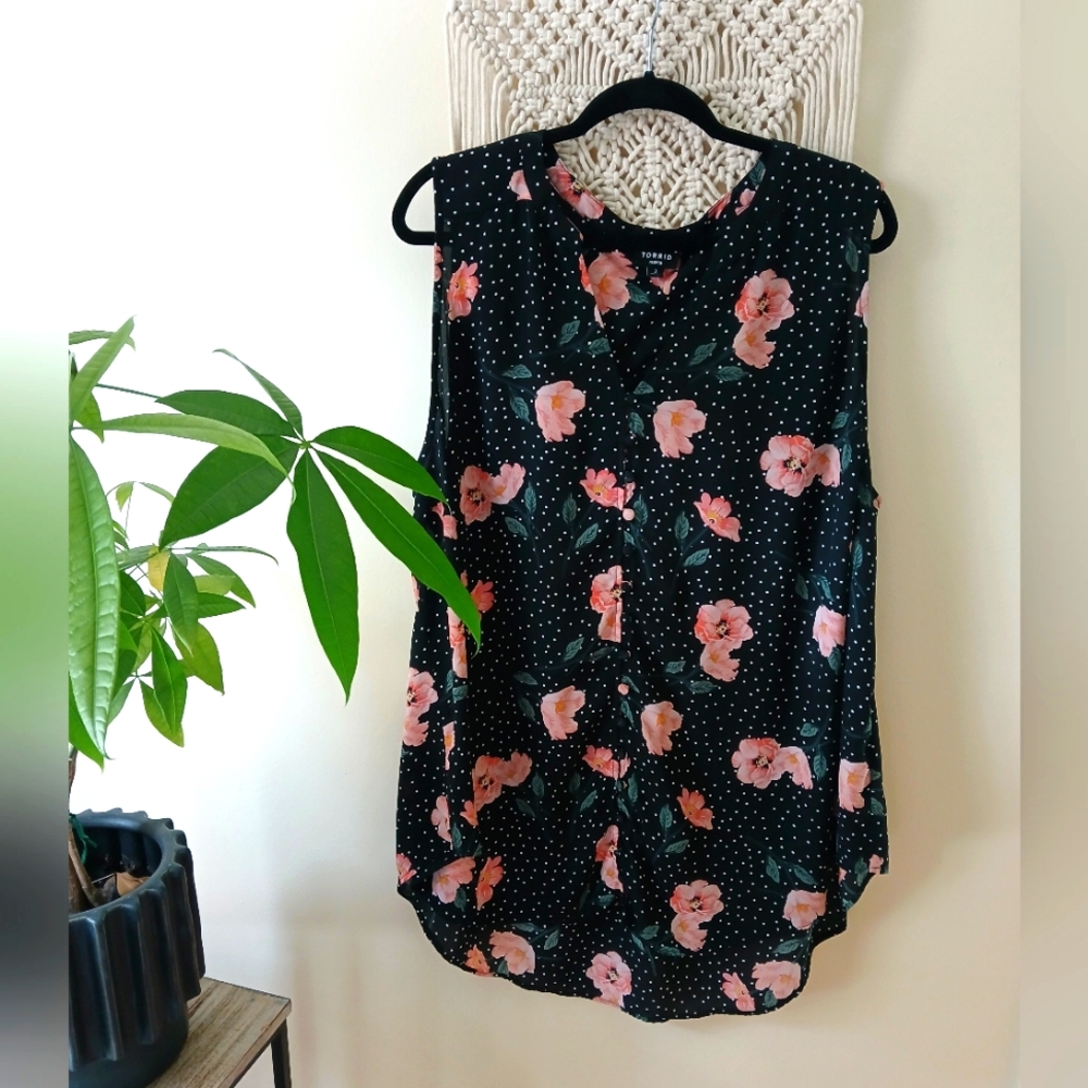 Torrid black tank blouse